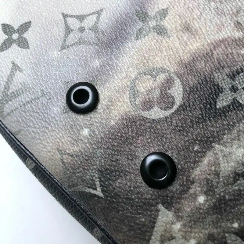 LV Bags 19T1L0299