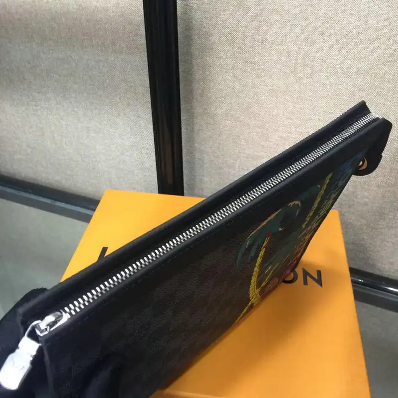 LV Bags 19T1L0636