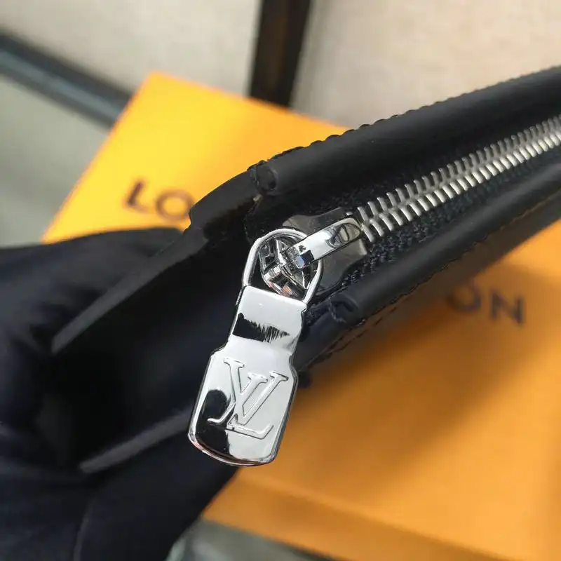 LV Bags 19T1L0636