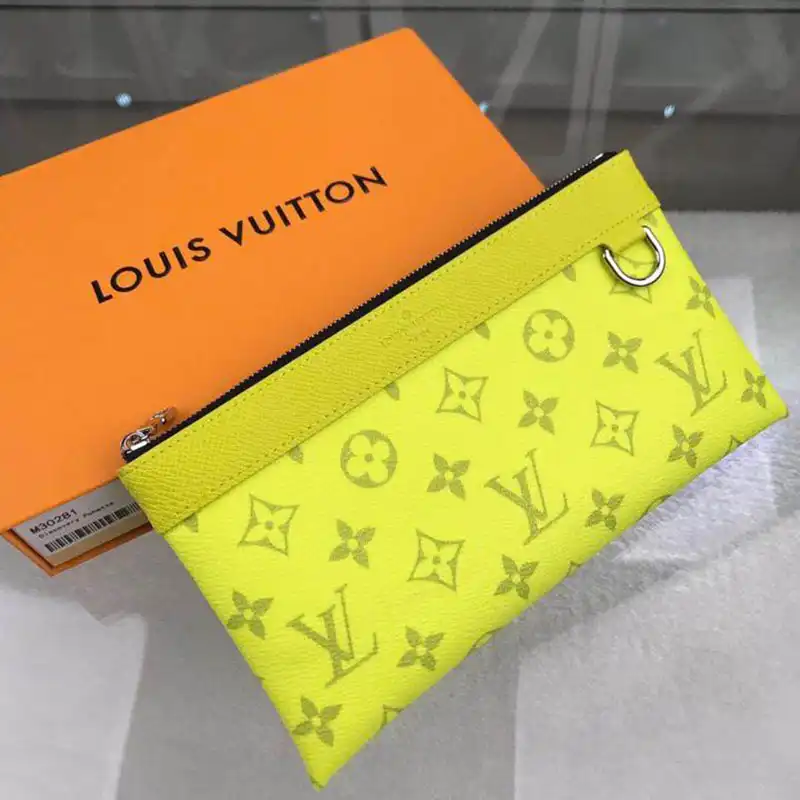 LV Bags 19T1L0672