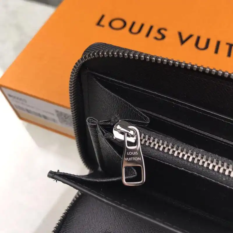LV Bags 19T1L0683