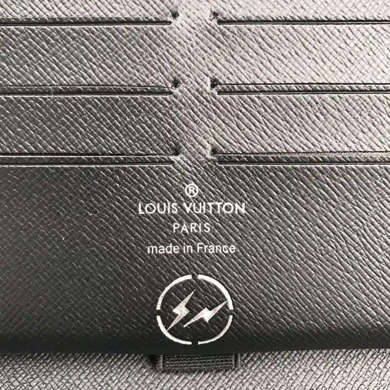 LV Bags 19T1L0683
