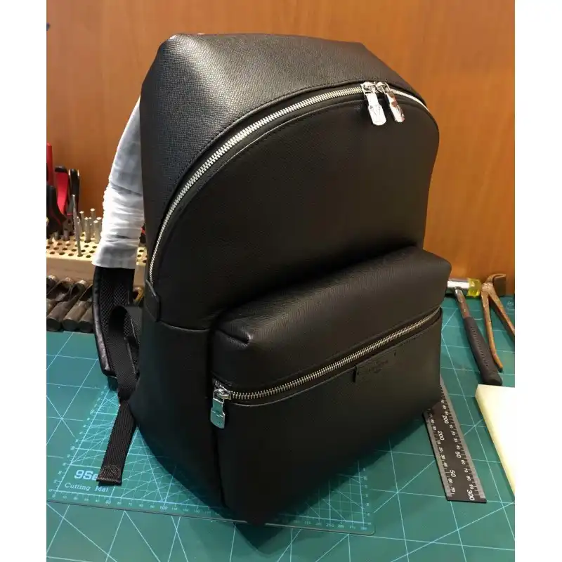 LV Bags 19T1L0688