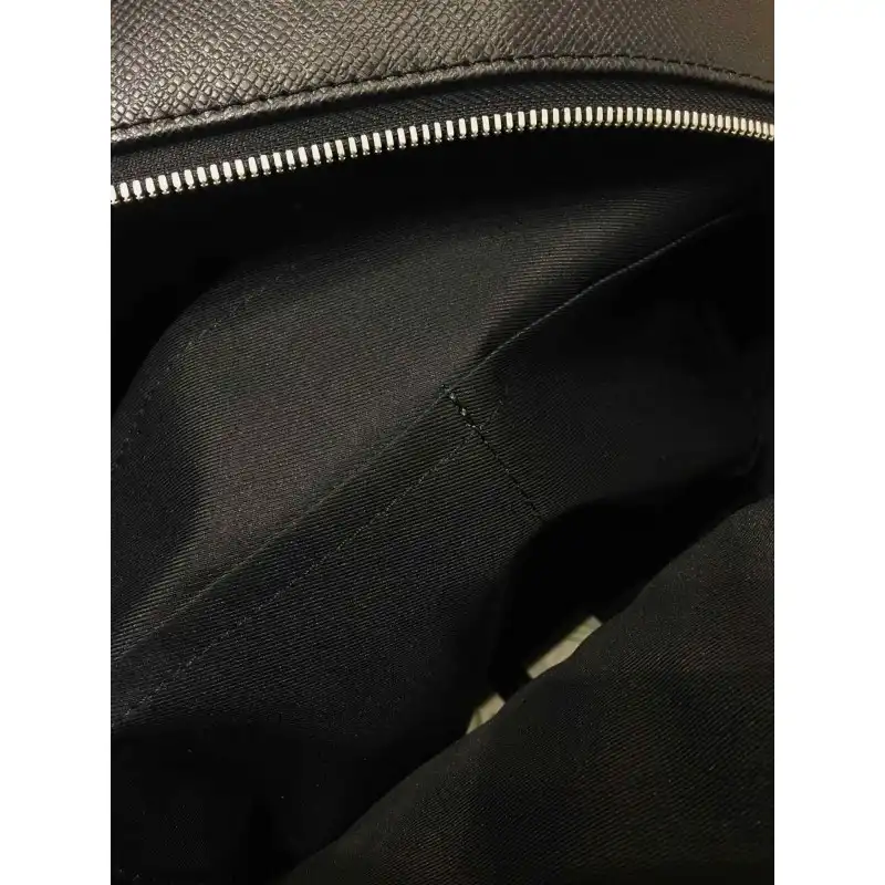 LV Bags 19T1L0688