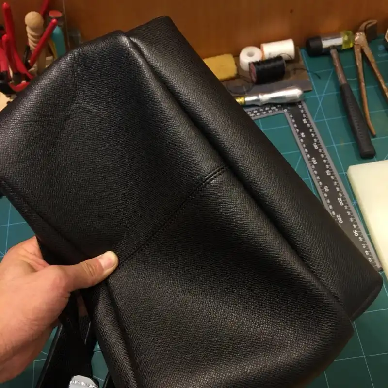 LV Bags 19T1L0688