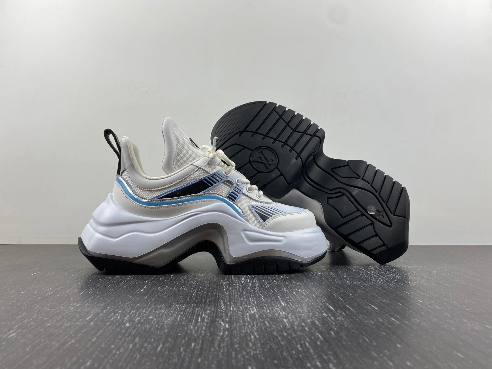 QuickDry 1 Vuitton Archlight Sneakers LV 2135