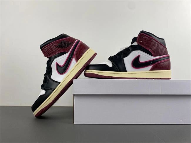 RelaxedFit AIR JORDAN 1 MID  FQ7818- 3653