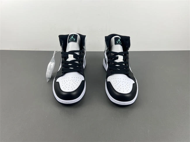UrbanChic Air Jordan 1 Mid DQ8423- 3581