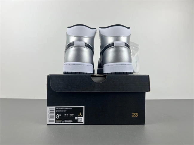 UrbanChic Air Jordan 1 Mid DQ8423- 3581