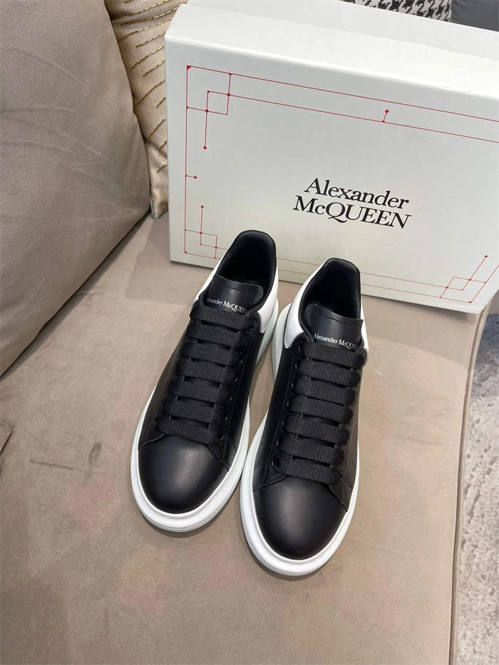 Alexander McQueen Oversized Modern 2570