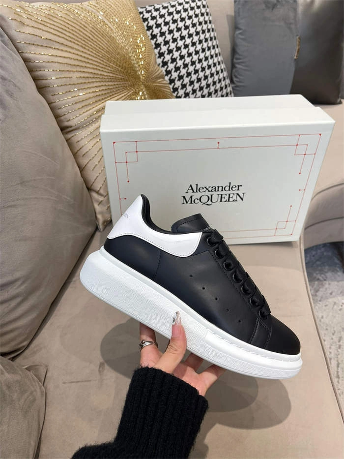 Alexander McQueen Oversized Modern 2570