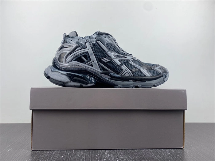 BALENCIAGA -Runner 677403 W3RBR Affordable 4376
