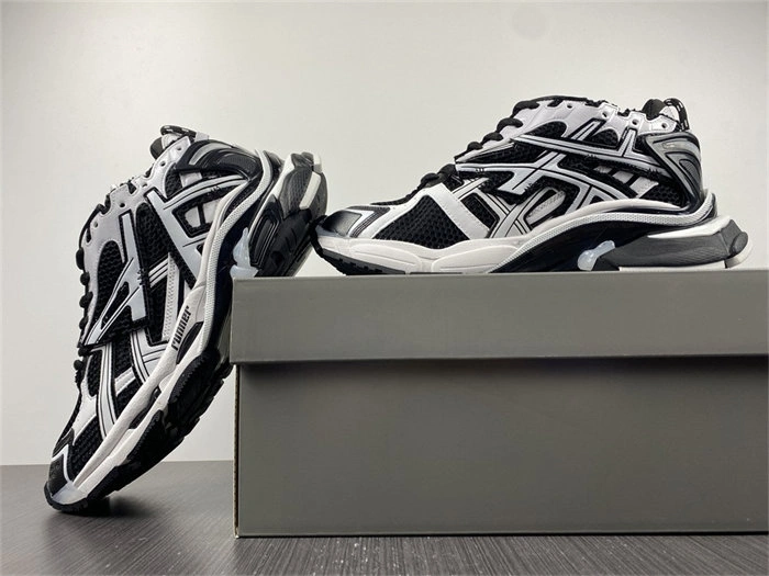 BestValue BLCG Runner White Black White 677403 W3RB2 4449