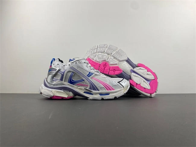 Balenciaga  772774-W3RNY- Efficient 4307