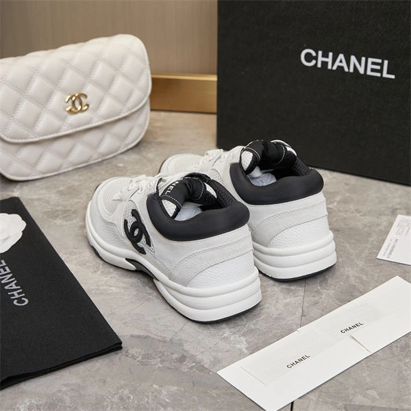 Versatile Chanal Sneakers 2227