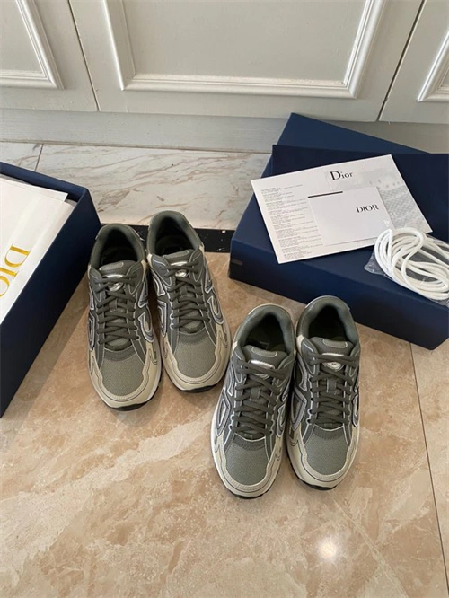 DR B30 Sneakers WellDesigned 1088