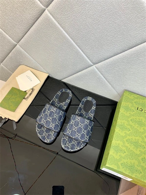 Refined Gocci Slipper 5757