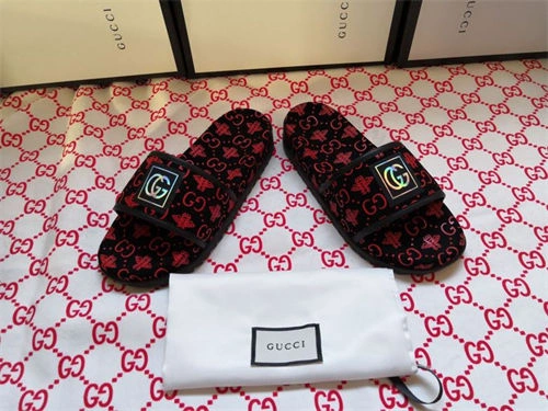 RelaxedFit Gocci Slipper 5717