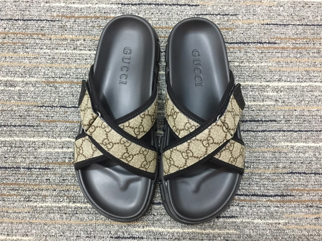 breathable G*u*i slide 422