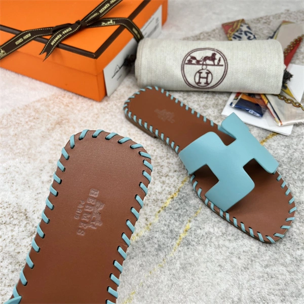 Bold H Slipper 2352