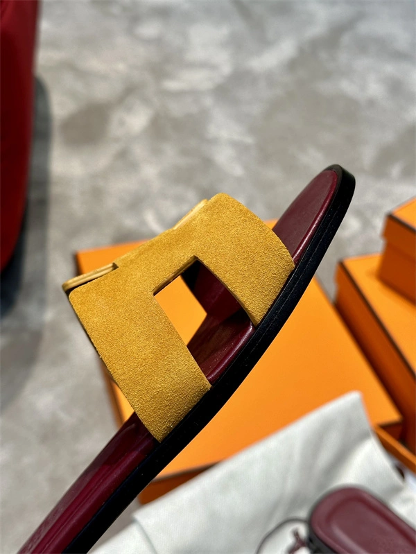 Unique H Slipper 2387