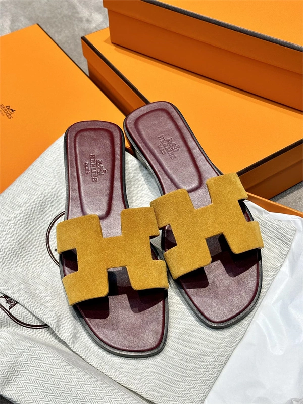 Unique H Slipper 2387