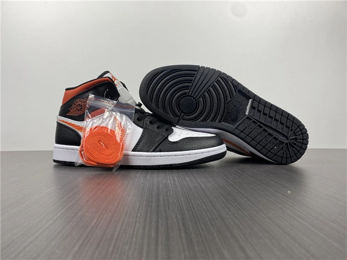 WellDesigned Jordan1 Mid Zig Zag DN4929- 3700