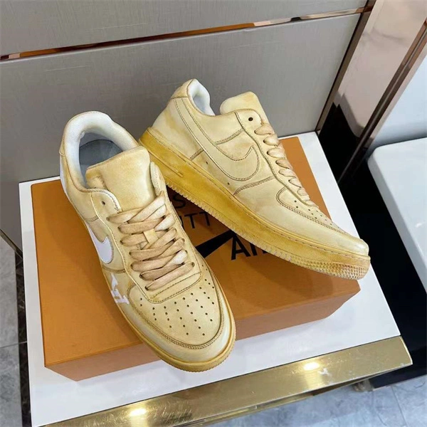 SoftTouch LV x Nike Sneaker 1976