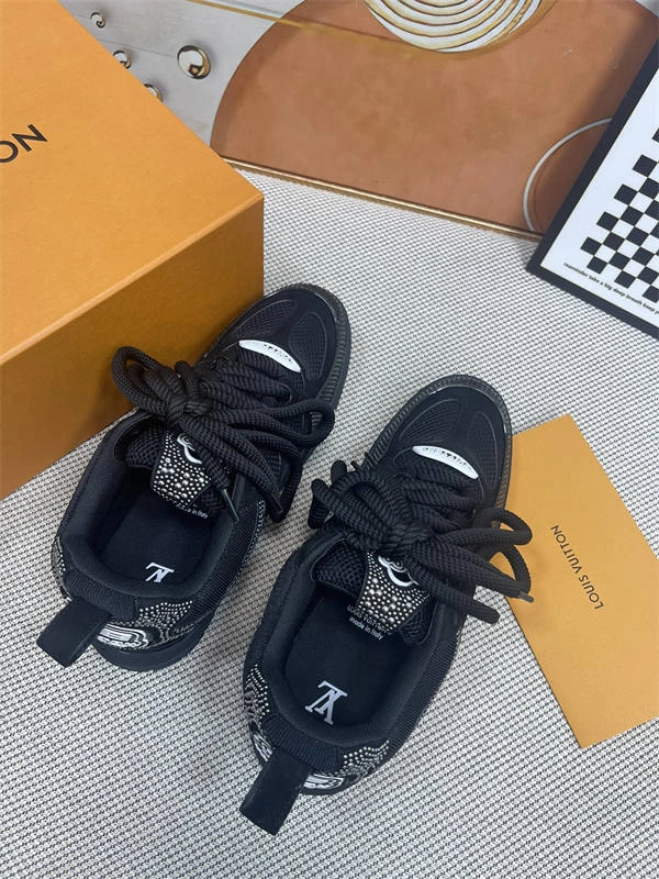 LV Unisex 1754