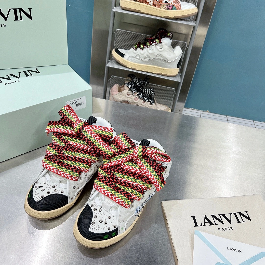 Minimalist Lanvon Curb Sneaker 871