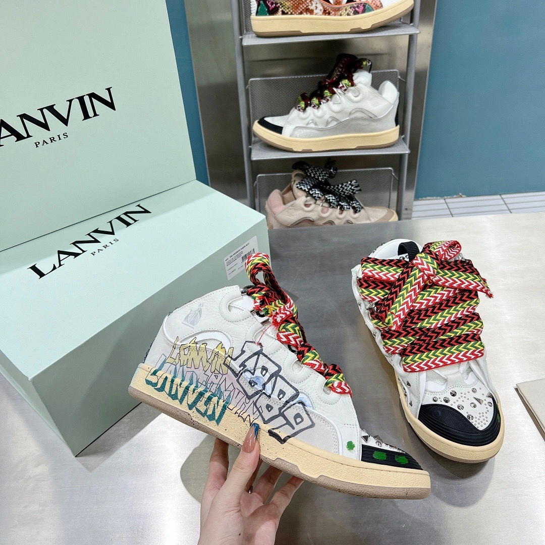 Minimalist Lanvon Curb Sneaker 871