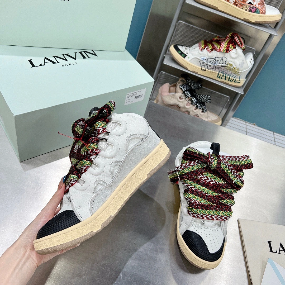 MoistureWicking Lanvon Leather Curb 858
