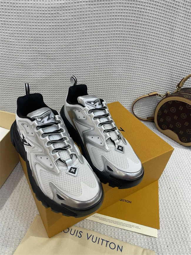 Efficient Lv Runner Sneaker 1996