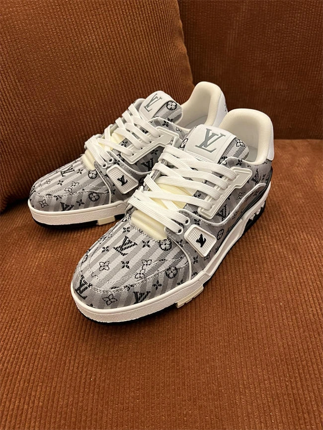 Elegant Lv Trainer Sneaker 2080