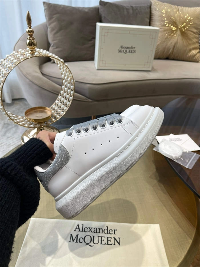 Comfortable Mc Queen 2564