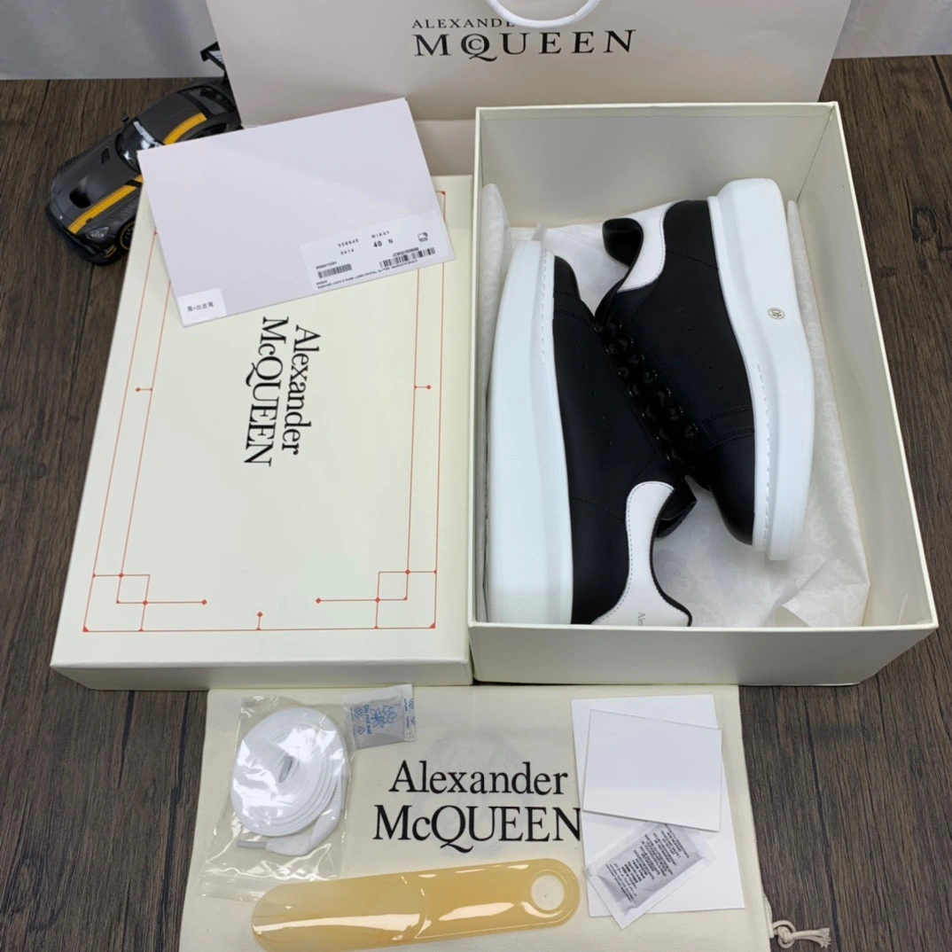 Contemporary McQuen Black White 553680WHGP 2490