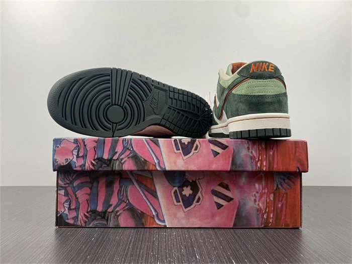 Vibrant Nike SB Dunk LF0039- 4683
