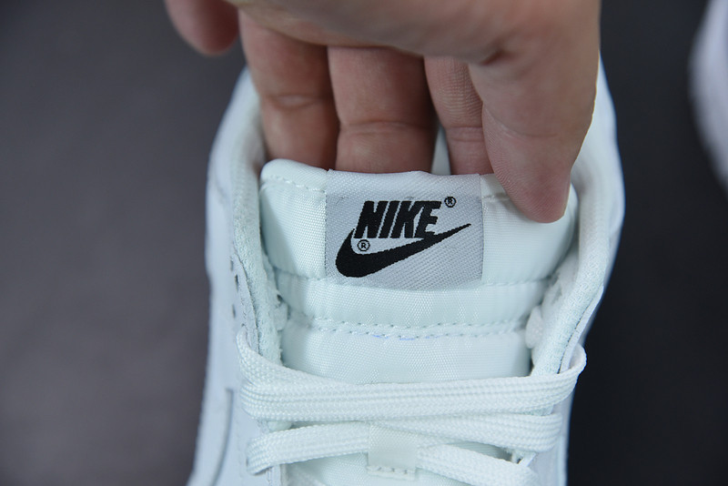NIKE SB DUNK LOW 