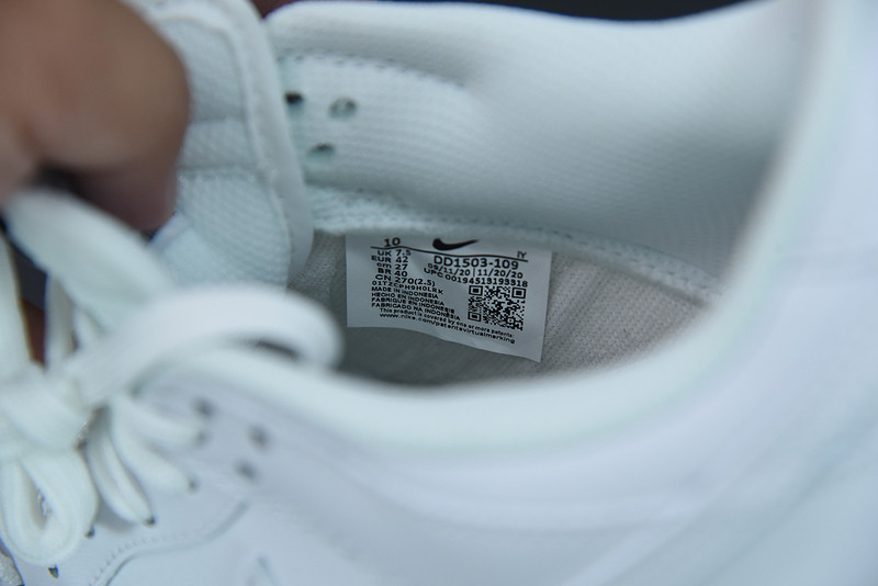 NIKE SB DUNK LOW 