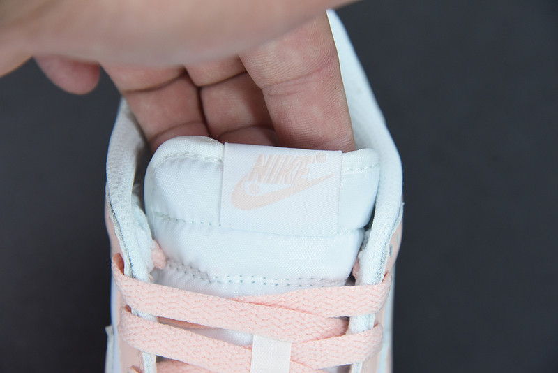 NIKE WMNS DUNK LOW 