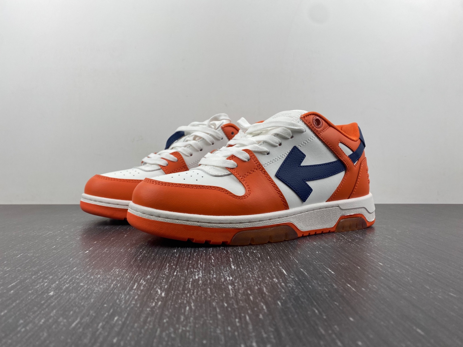 OF™ C/O VIRGIL ABLOH OUT OF OFFICE LOW-TOP LEATHER SNEAKERS ‘OOO“