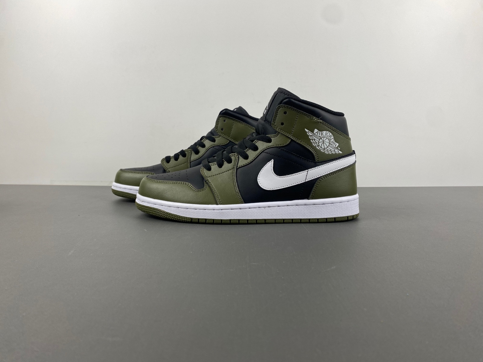 Air Jordan 1 Mid 