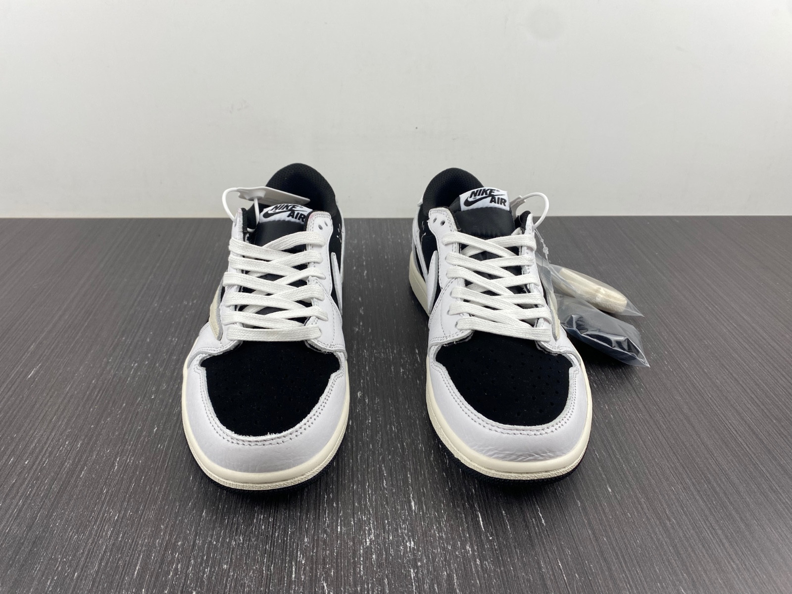 Travis Scott x Air Jordan 1 Low OG