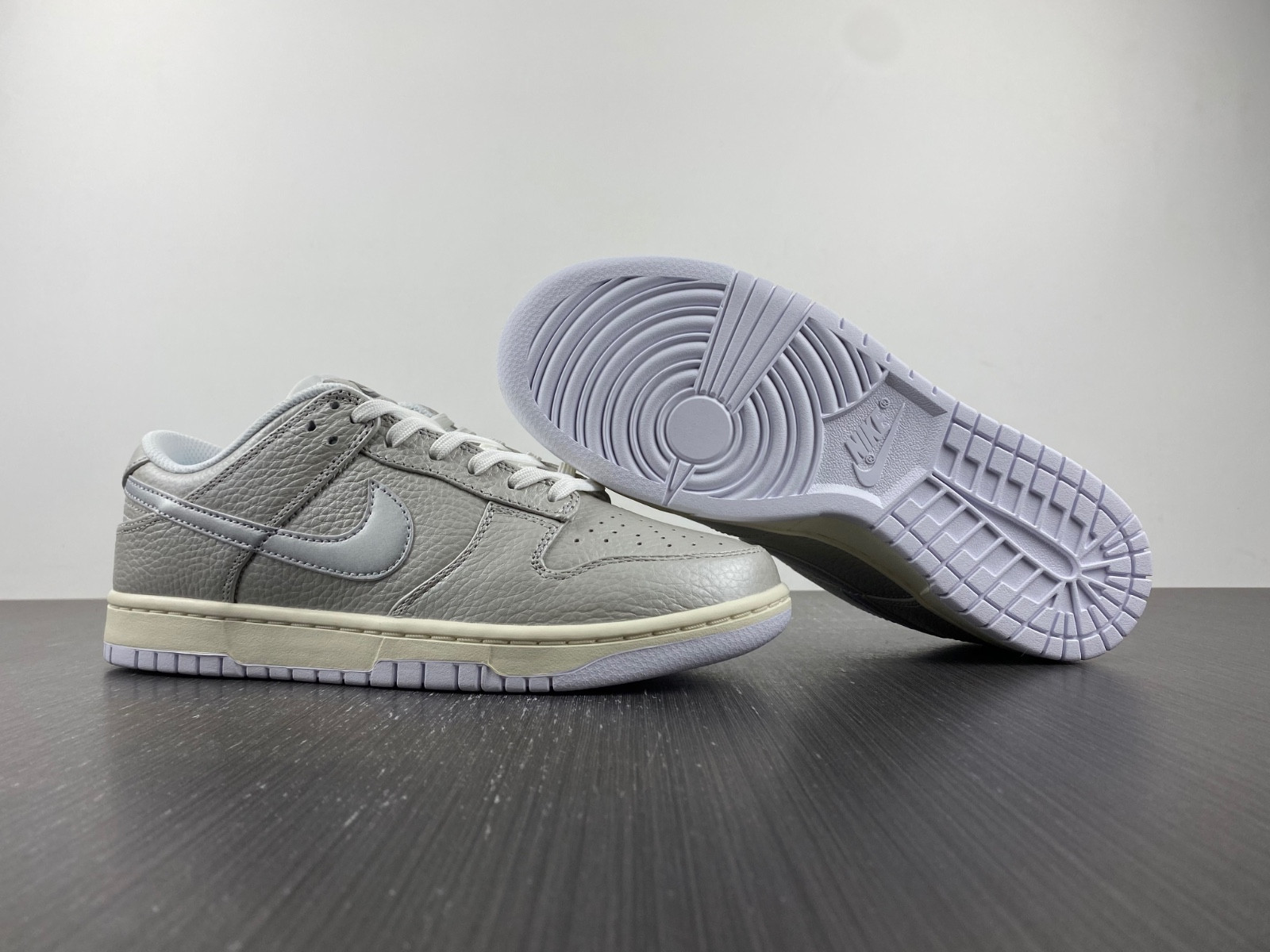 NIKE DUNK LOW SE