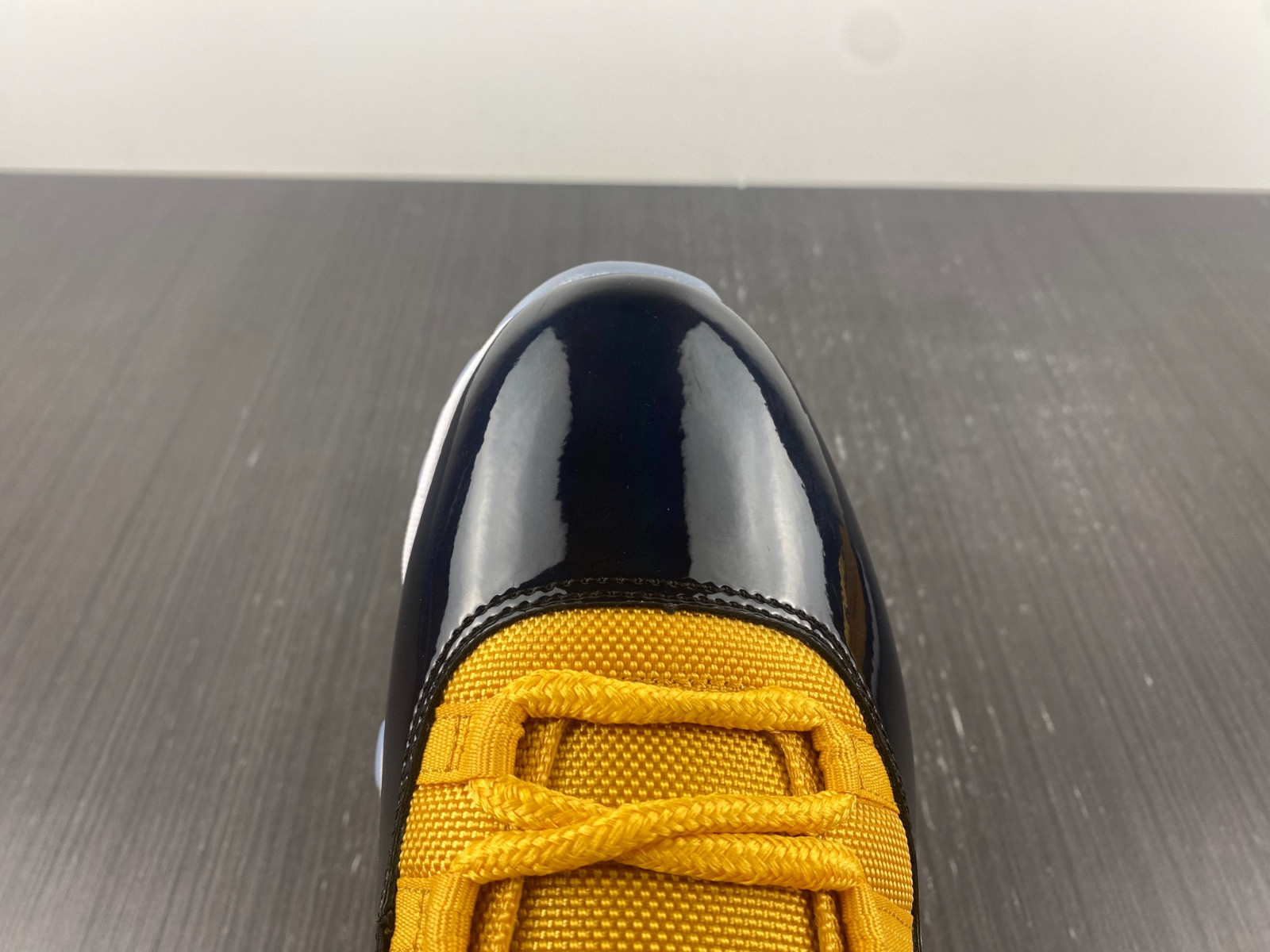 AIR JORDAN 11 RETRO