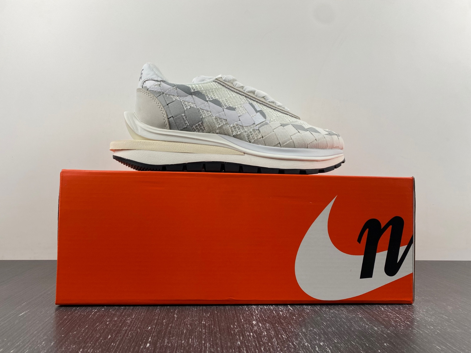 sacai x Nike LDVaporwaffle Mix Low White DR5209-100