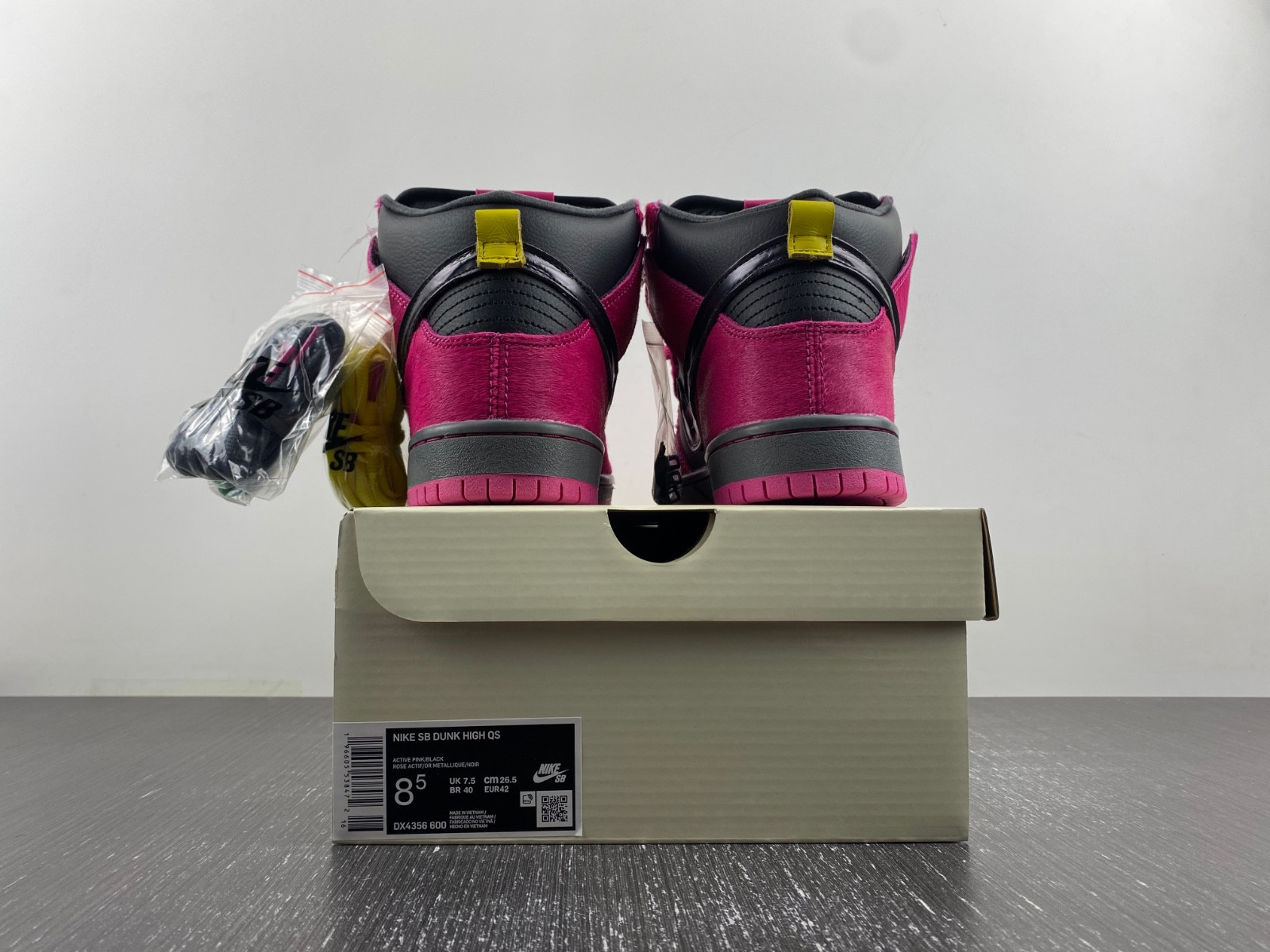 Run The Jewels x Nike SB Dunk High DX4356-600
