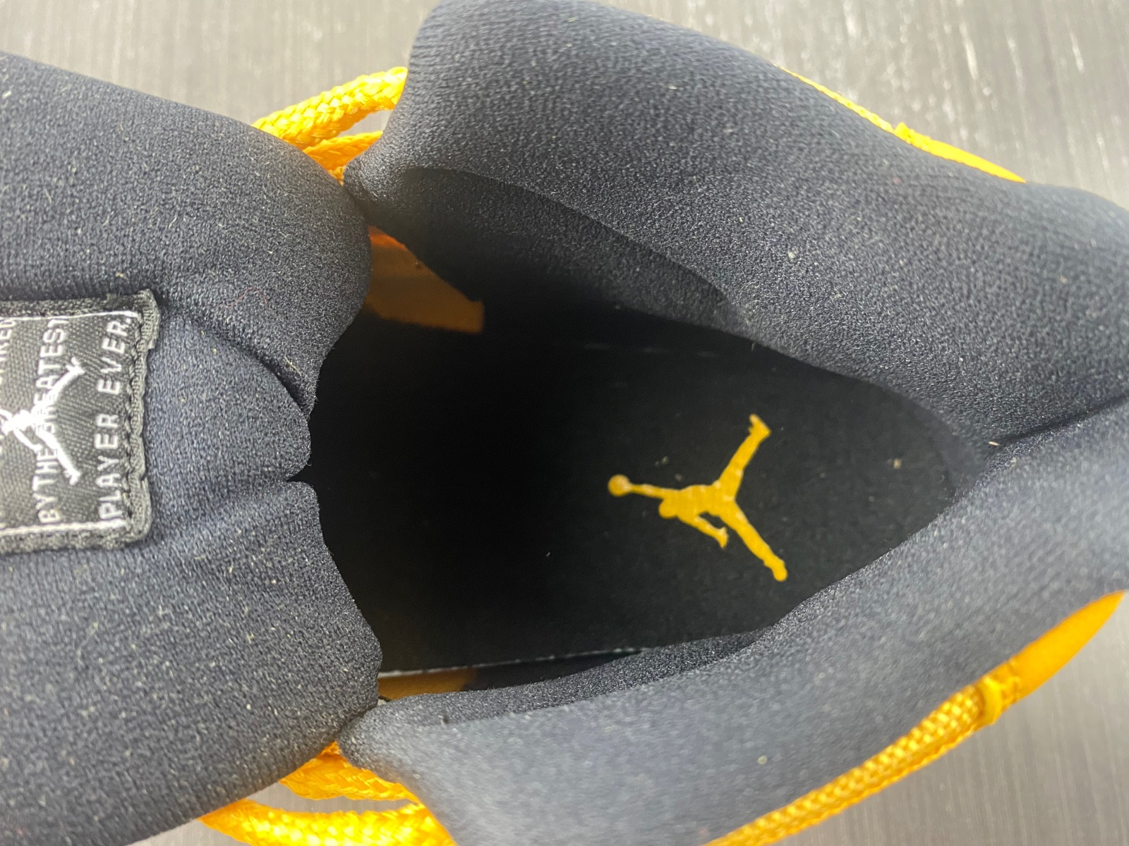 AIR JORDAN 11 RETRO