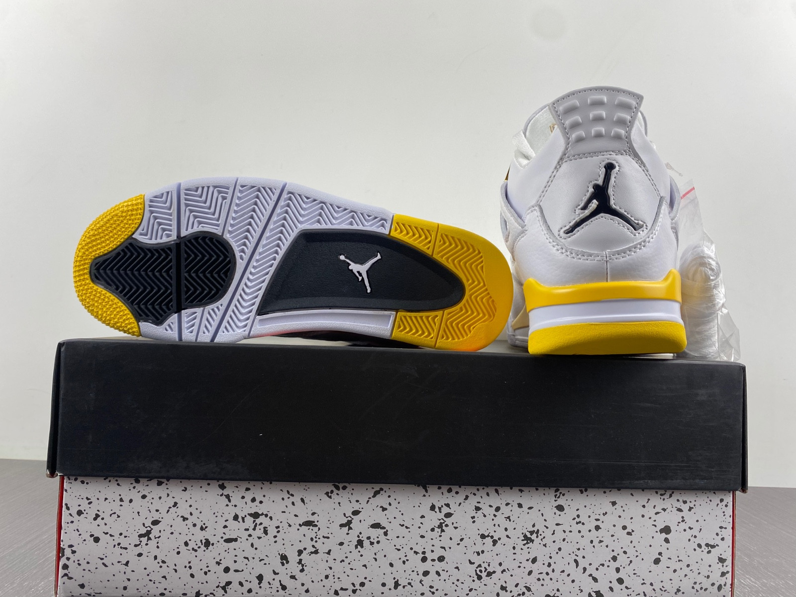 Air Jordan 4 Womens "Vivid Sulfur" AQ9129-101