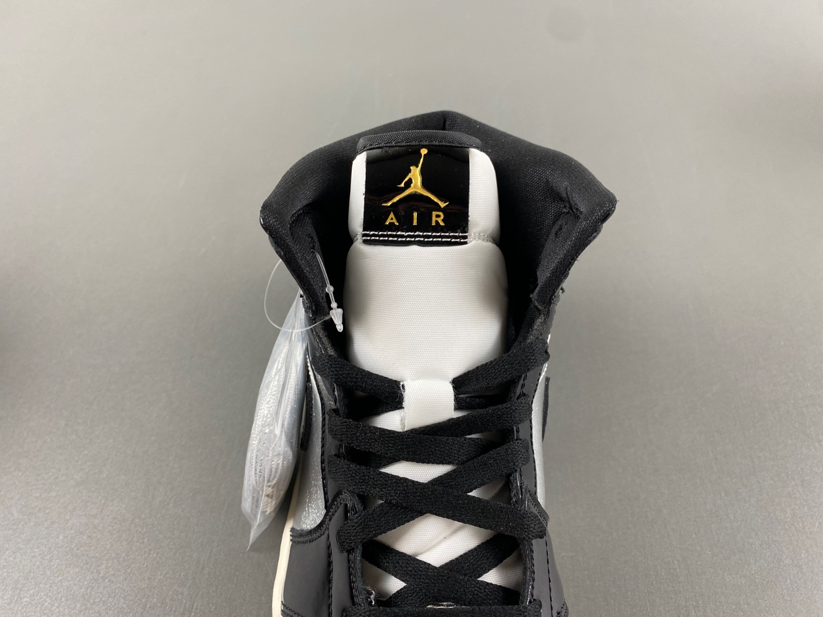 Air Jordan 1 Mid SE GS “Black/Metallic Silver” FZ3938-001